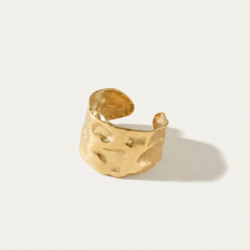 Bague Jade martelée, vue de face sur fond blanc - L'atelier de Julia